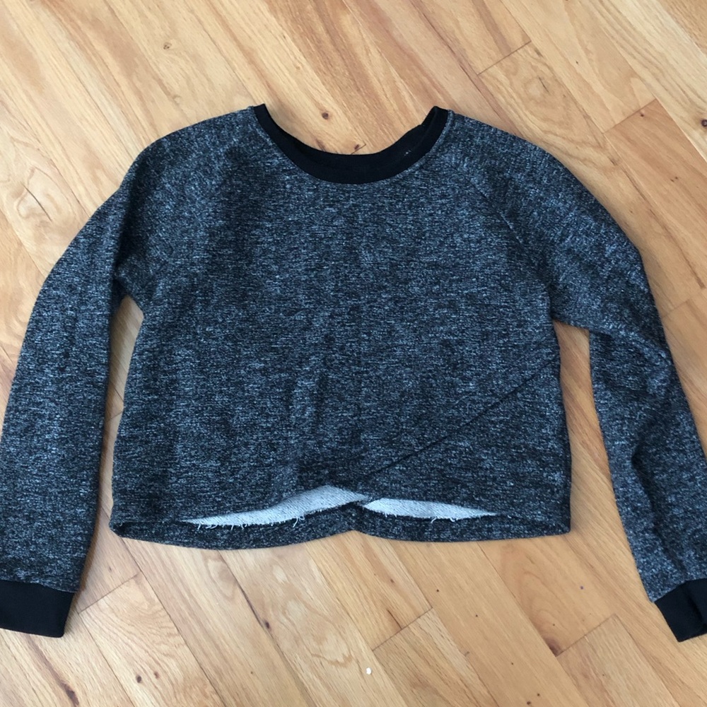 Fabletics cropped grey sweatshirt. Sz XL